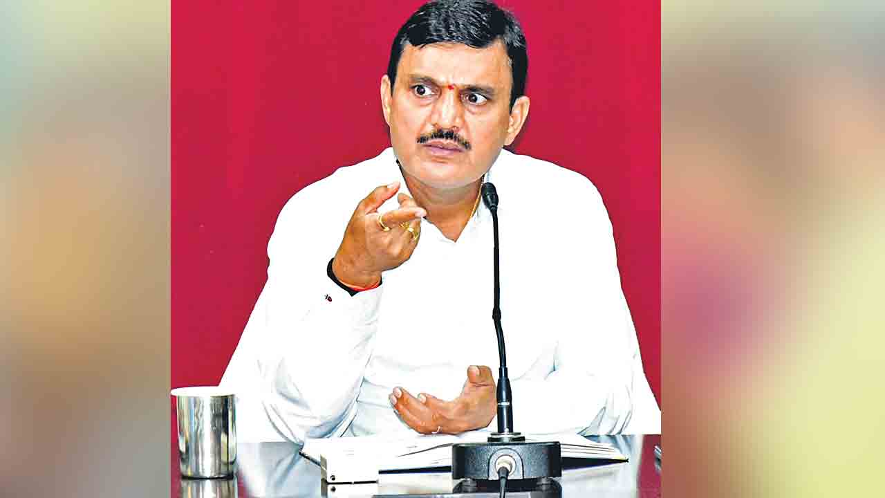 వైద్యులు అంకితభావంతో పనిచేయాలి