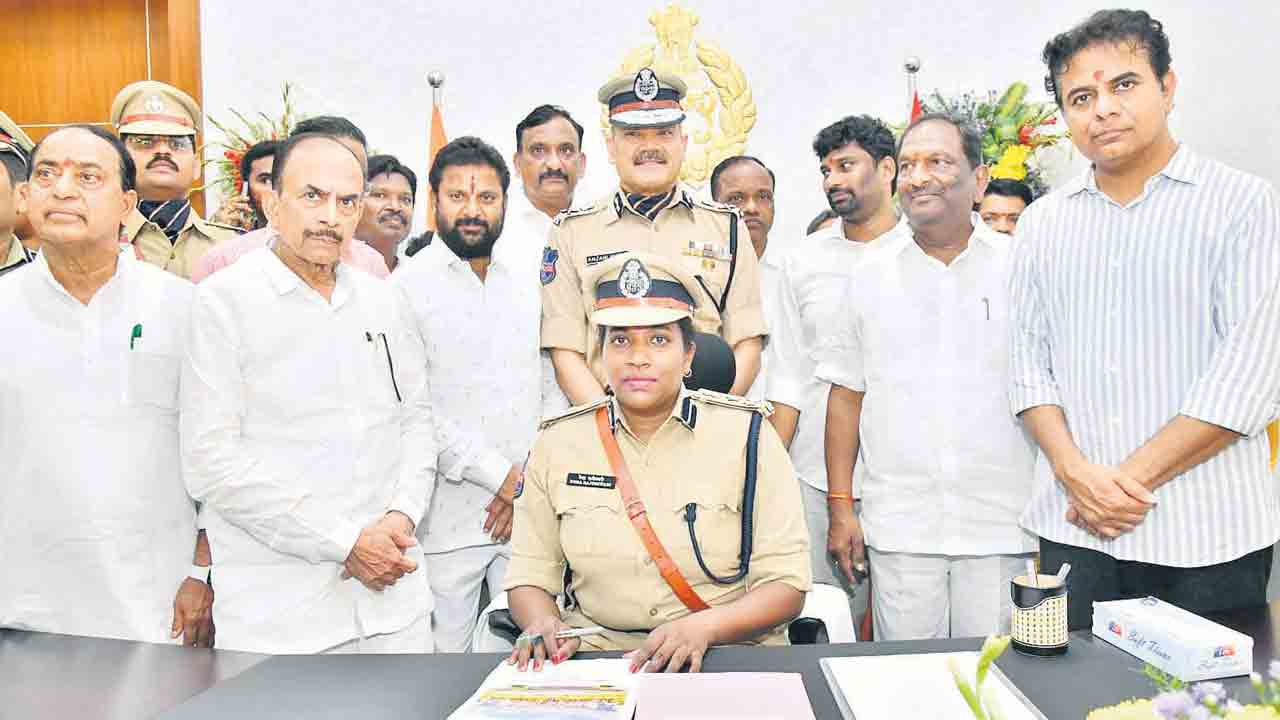 మన పోలీస్‌ వ్యవస్థ దేశానికే ఆదర్శం