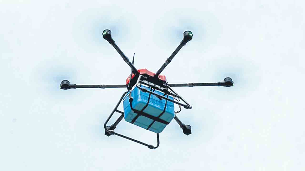 డ్రోన్ల ద్వారా బ్లడ్‌ బ్యాగుల రవాణా