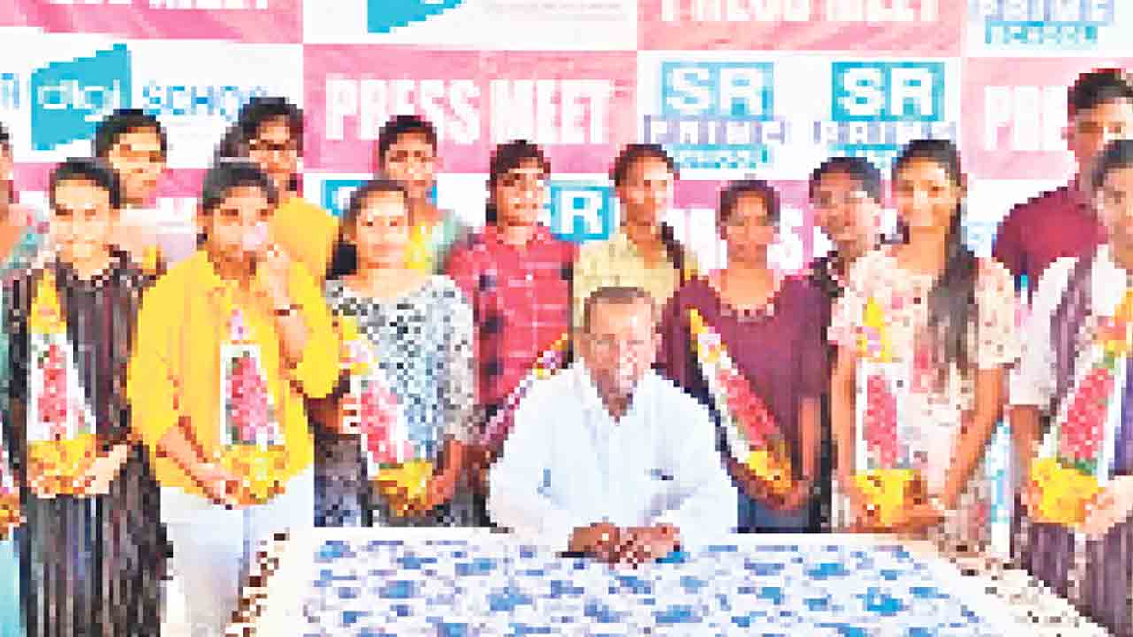 ఎస్‌ఎస్‌సీలో ఎస్సార్‌ విద్యార్థుల ప్రభంజనం