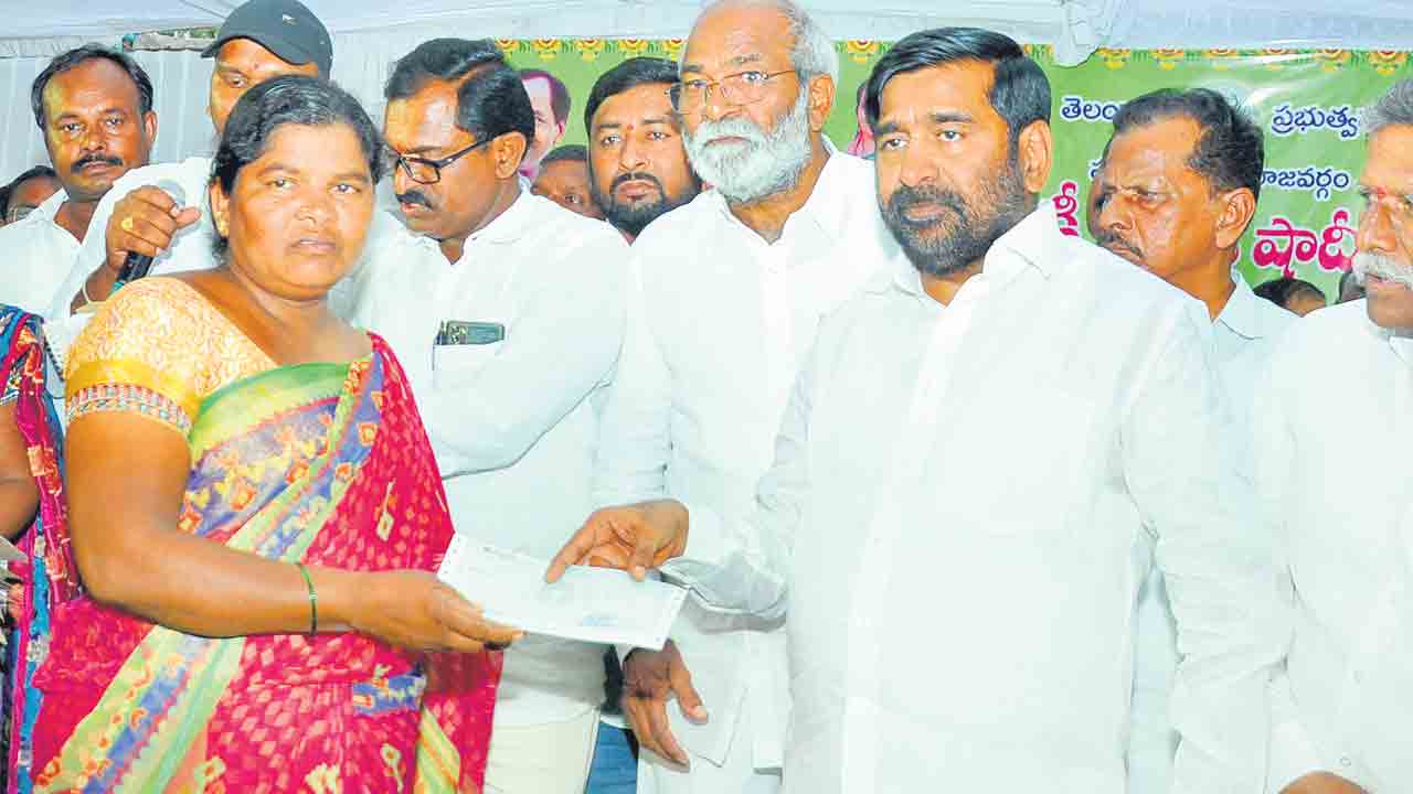 అన్ని ప్రాంతాల్లో అభివృద్ధిపై చర్చ పెట్టాలె..