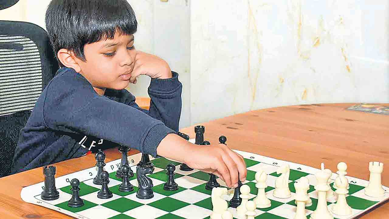 నోబుల్‌ బుక్‌ ఆఫ్‌ రికార్డ్స్‌లో అద్వైత్‌