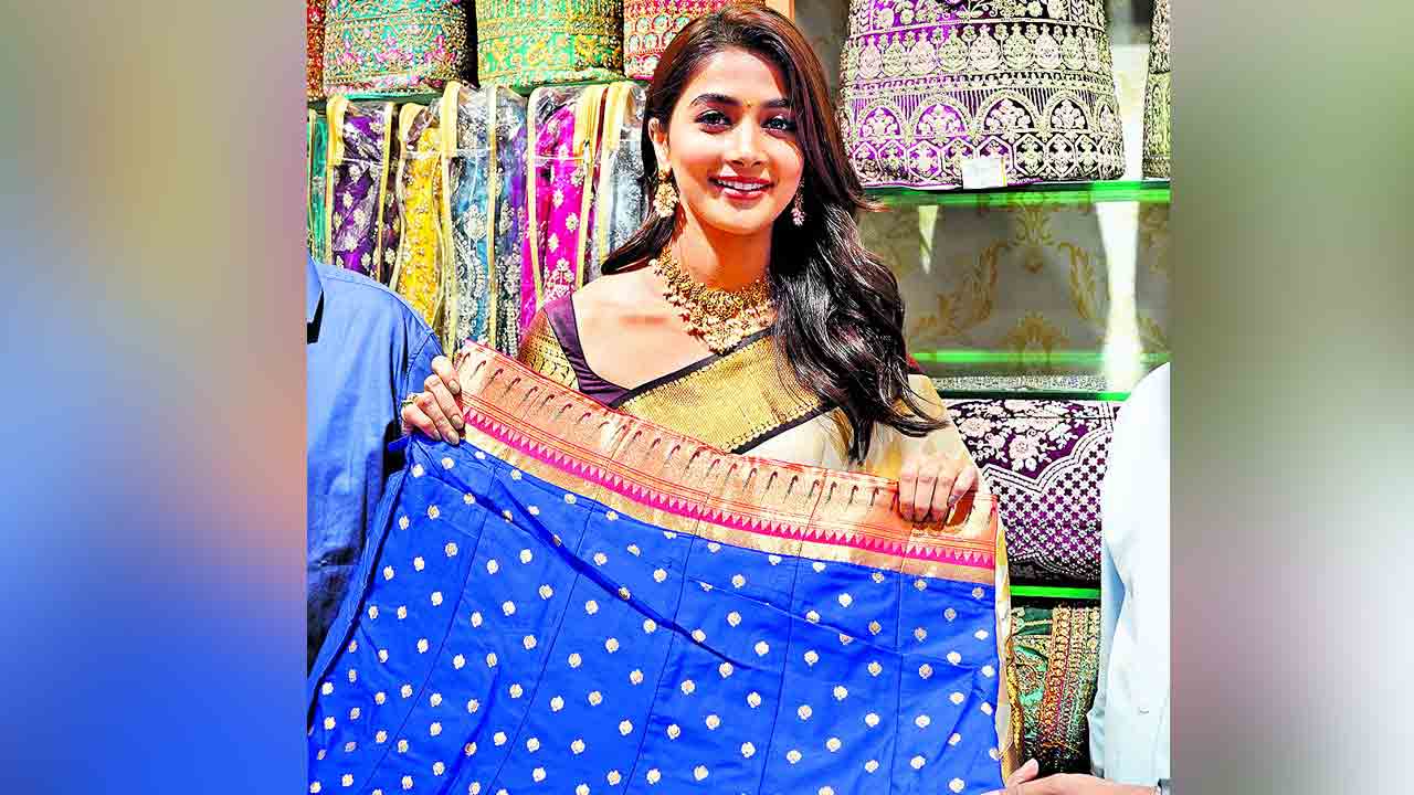 నగరంలో బుట్టబొమ్మ