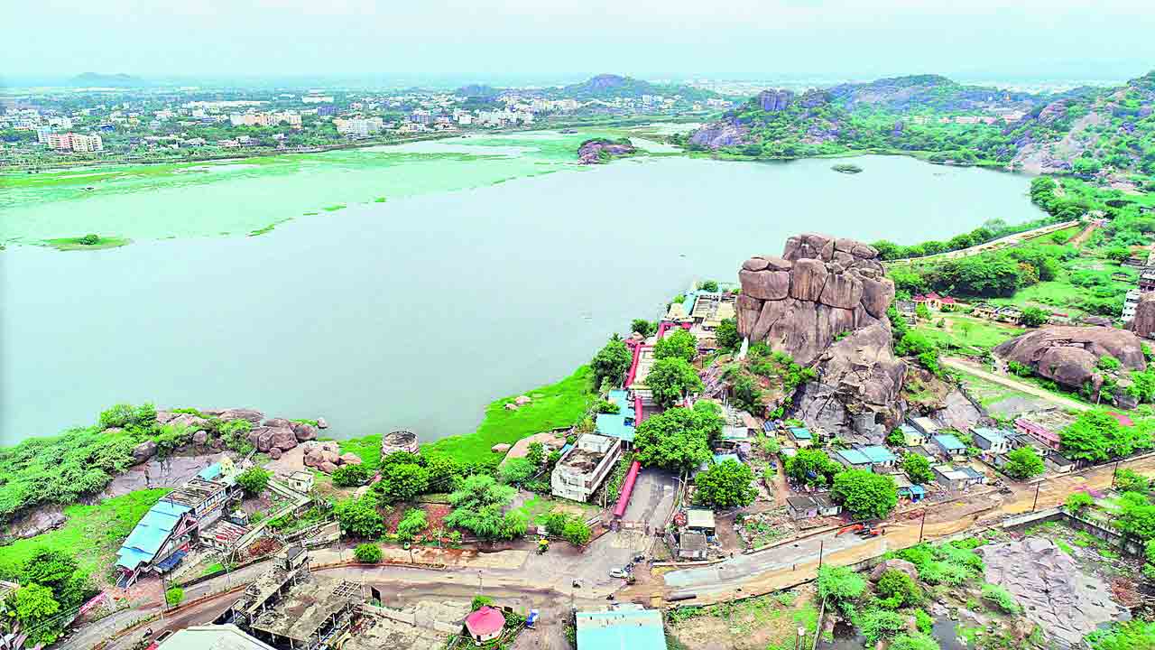 భద్రకాళికి మాడవీధుల హారం