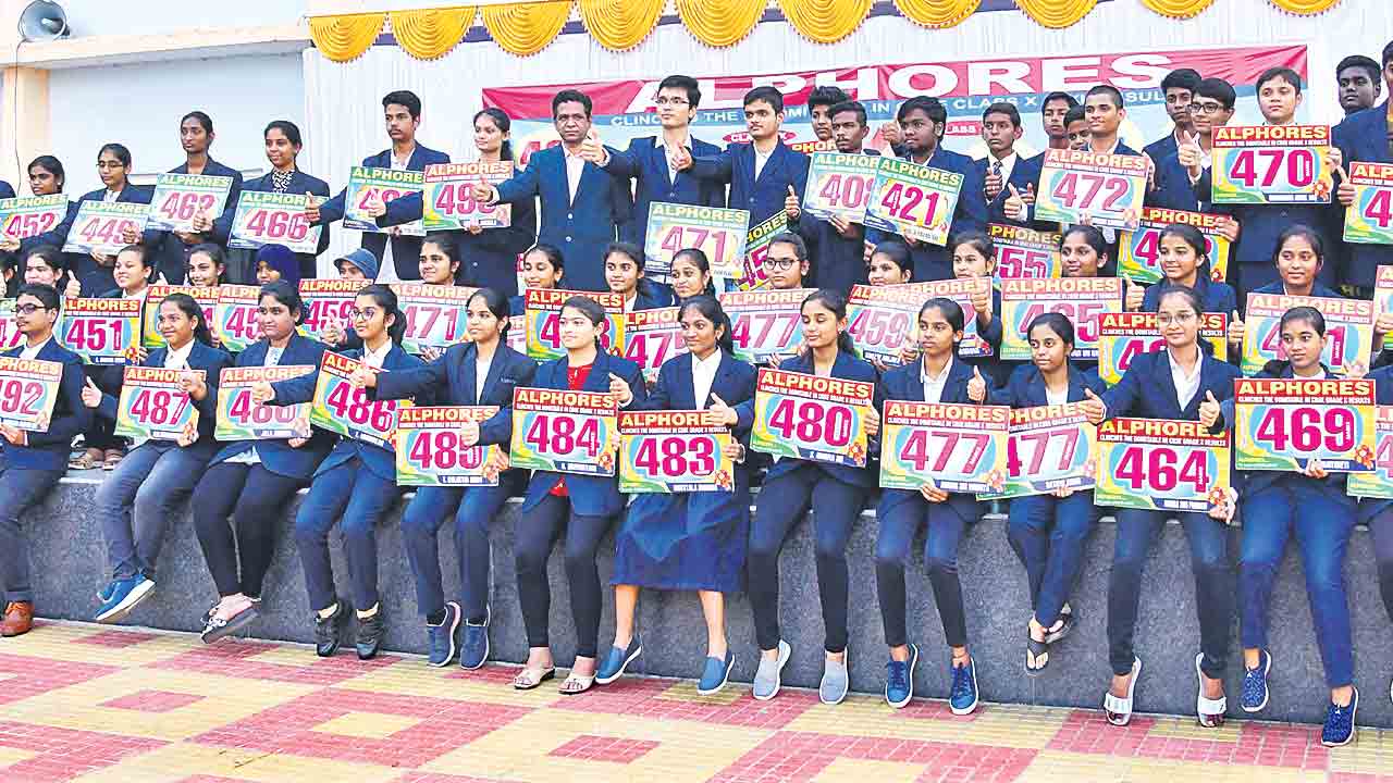 సీబీఎస్‌ఈ ఫలితాల్లో అల్ఫోర్స్‌ సత్తా