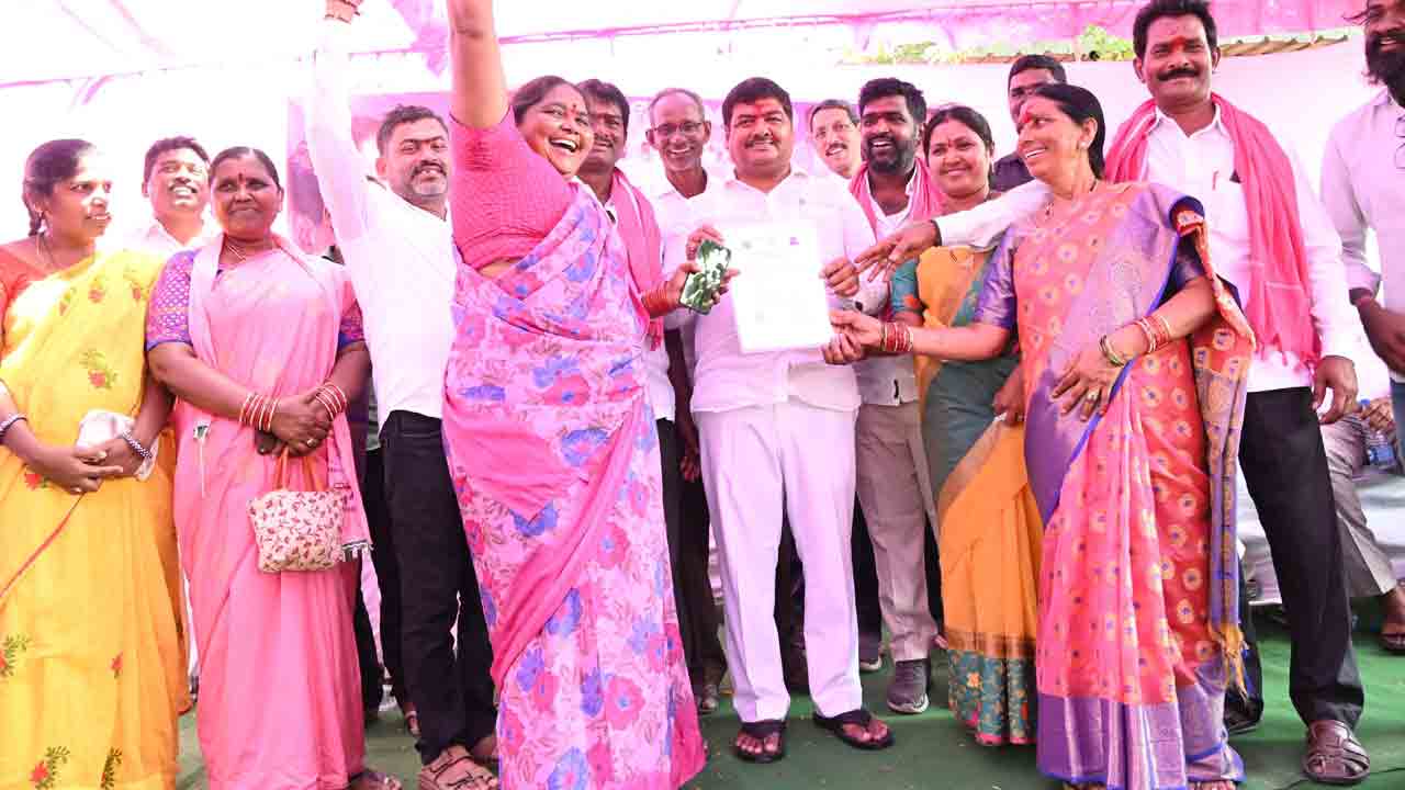 ప్రభుత్వం గుడిసెవాసుల కల నెరవేర్చింది