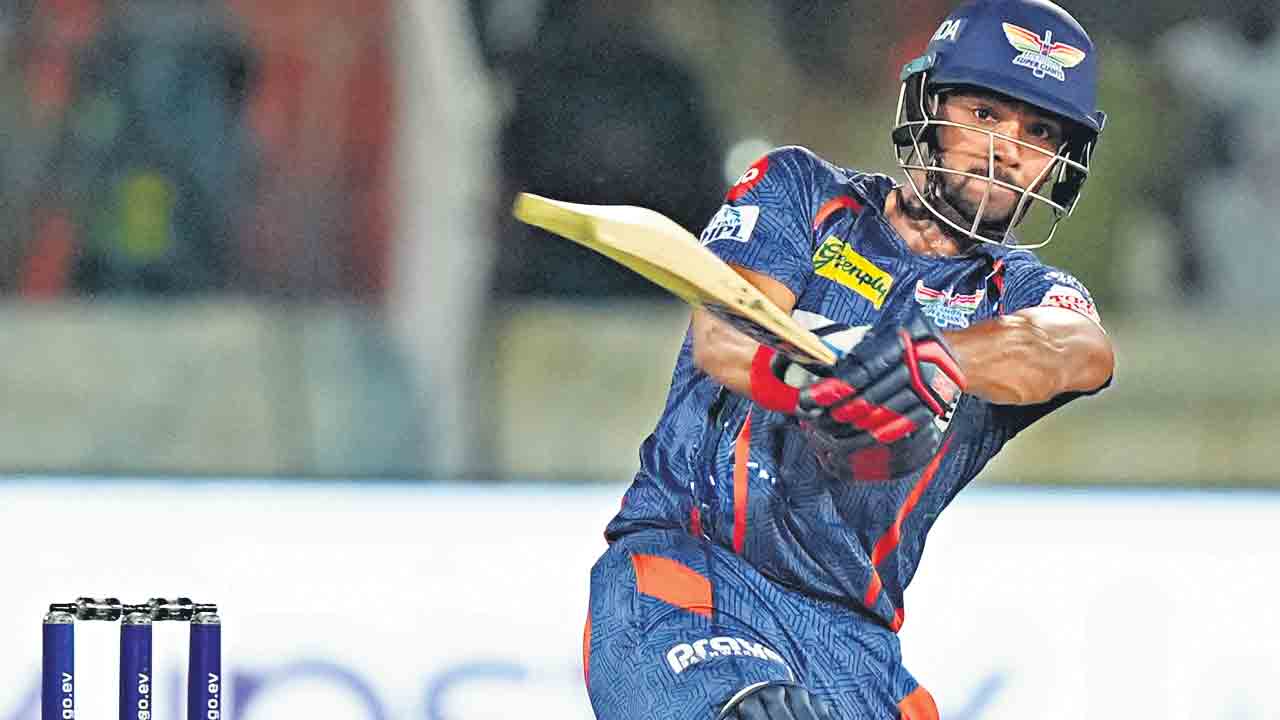 రైజర్స్‌ మళ్లీ..