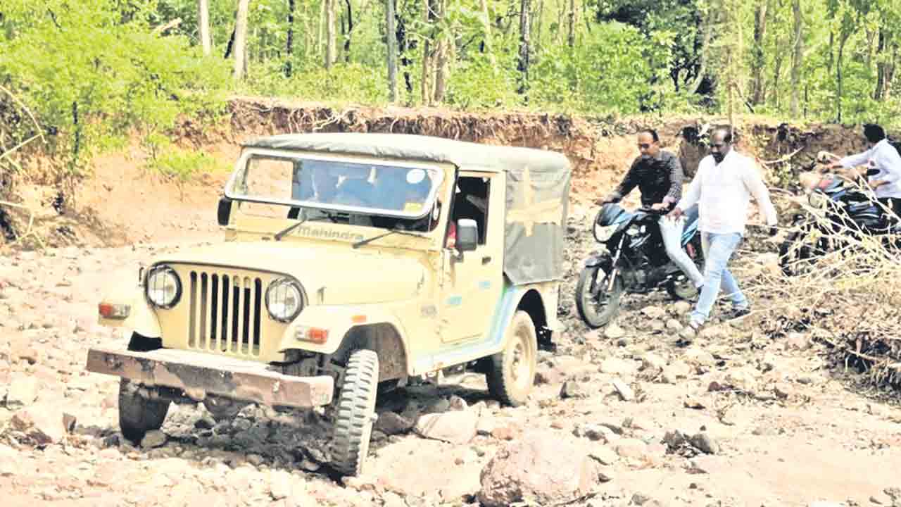 రోడ్డుకు కేంద్రం అడ్డు