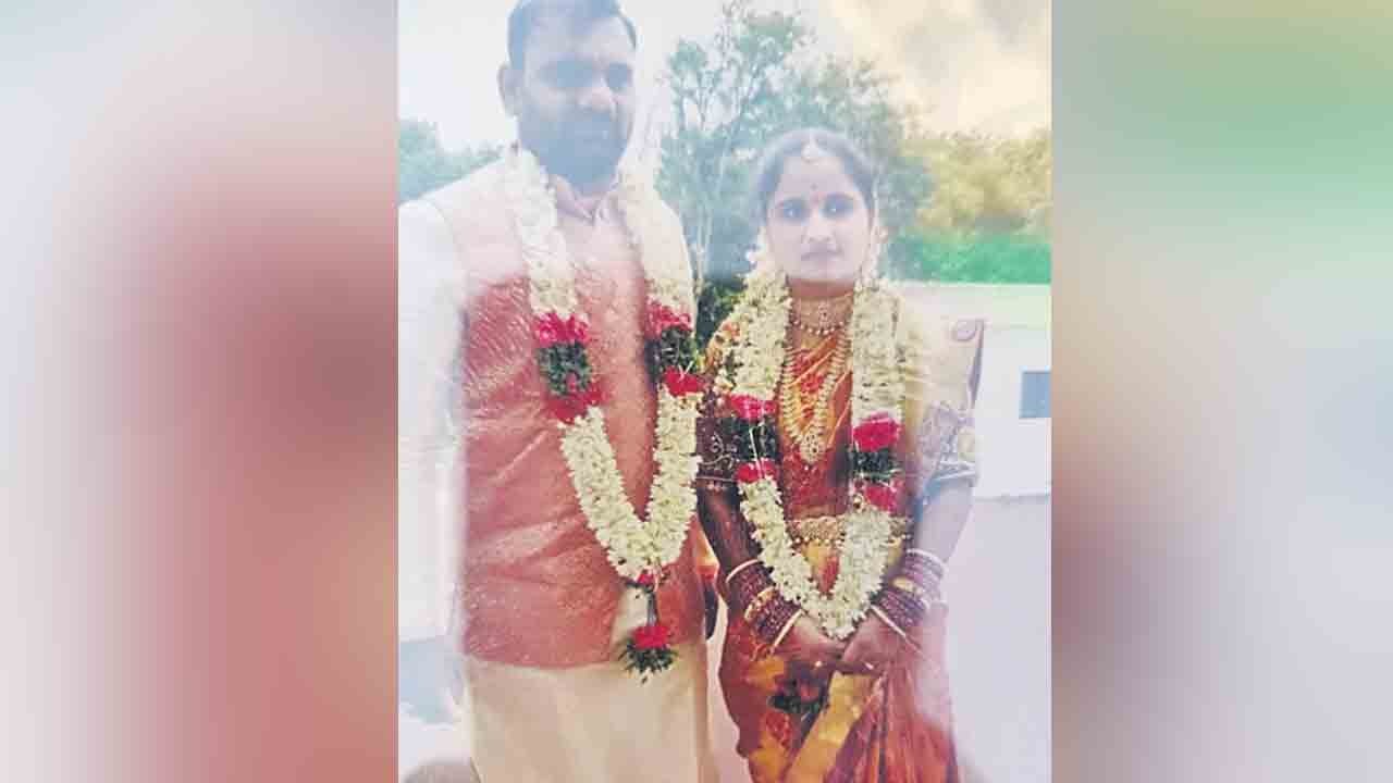 పిల్లలు అనాథలు కావద్దని.. ఇద్దరు పిల్లలను టబ్బులో ముంచి చంపేసిన తల్లి