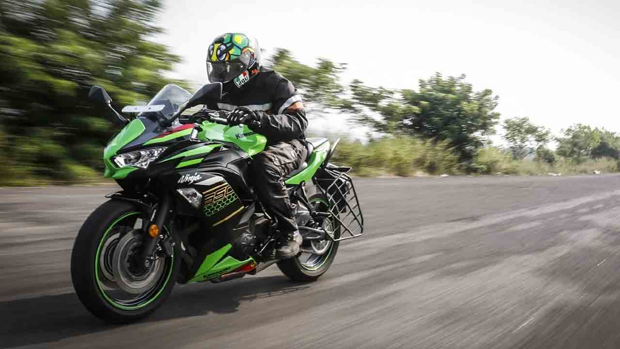 బైక్‌ రైడర్లకు జరిమానా