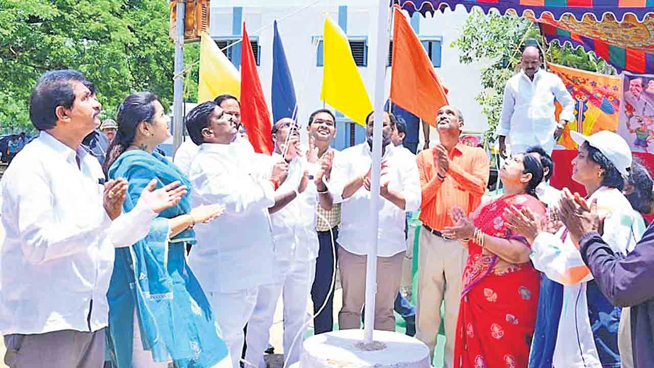 గ్రామీణ క్రీడ‌ల‌కు పెద్ద‌పీట‌