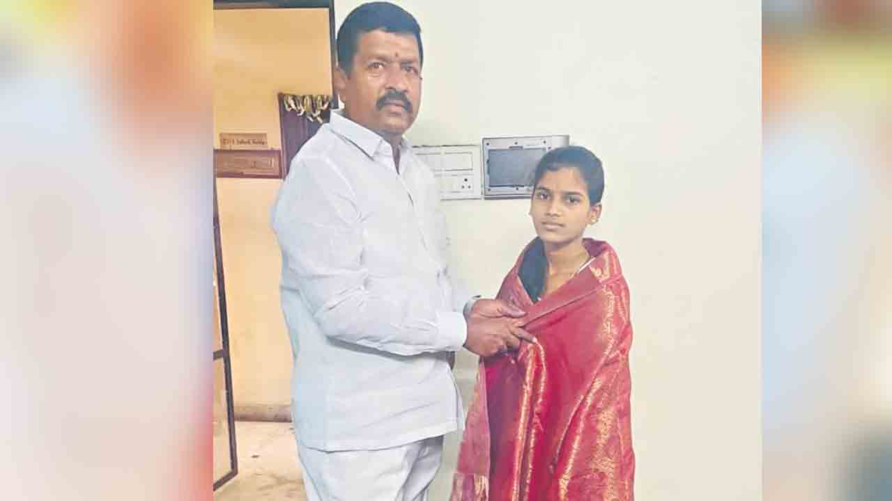 విద్యార్థిని దివ్య పైచ‌దువుల ఖ‌ర్చు భ‌రిస్తా