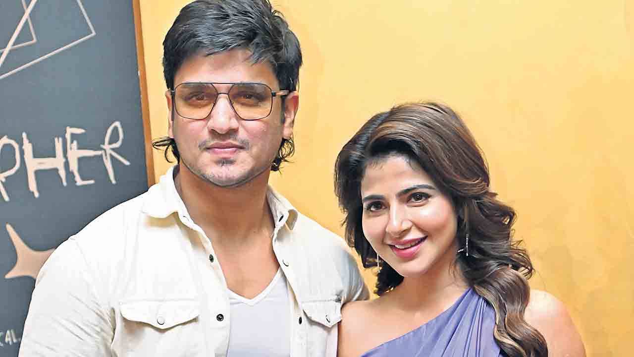 నేతాజీ గొప్పదనం చెబుతున్నాం