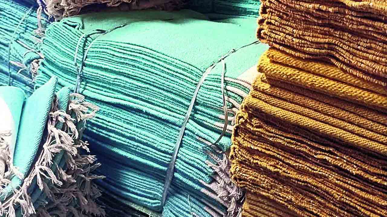 apco |  ఆప్కో బకాయిలపై ఆంధ్రా నిర్లక్ష్యం.. తెలంగాణ చేనేత సంఘాలపై చిన్నచూపు