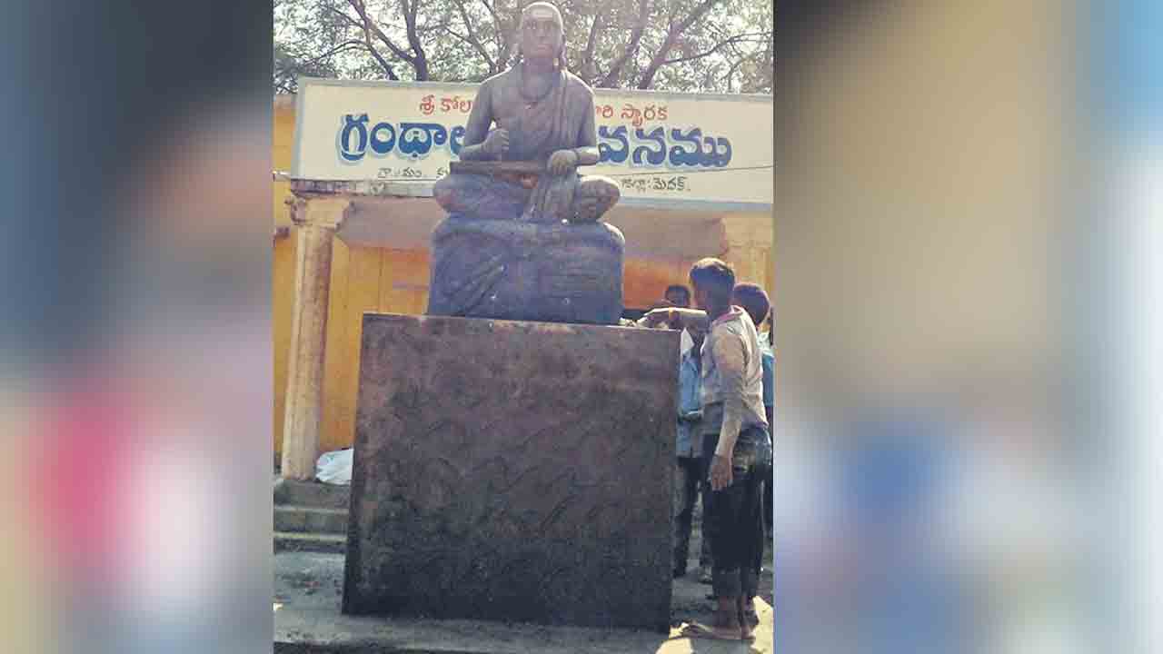 కోలాచ‌ల‌కు విశ్వ‌కిరీటం