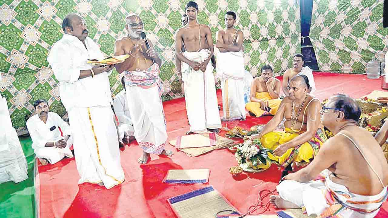 తిరుమల తరహాలో శ్రీవారి ఆలయాన్ని నిర్మిస్తాం