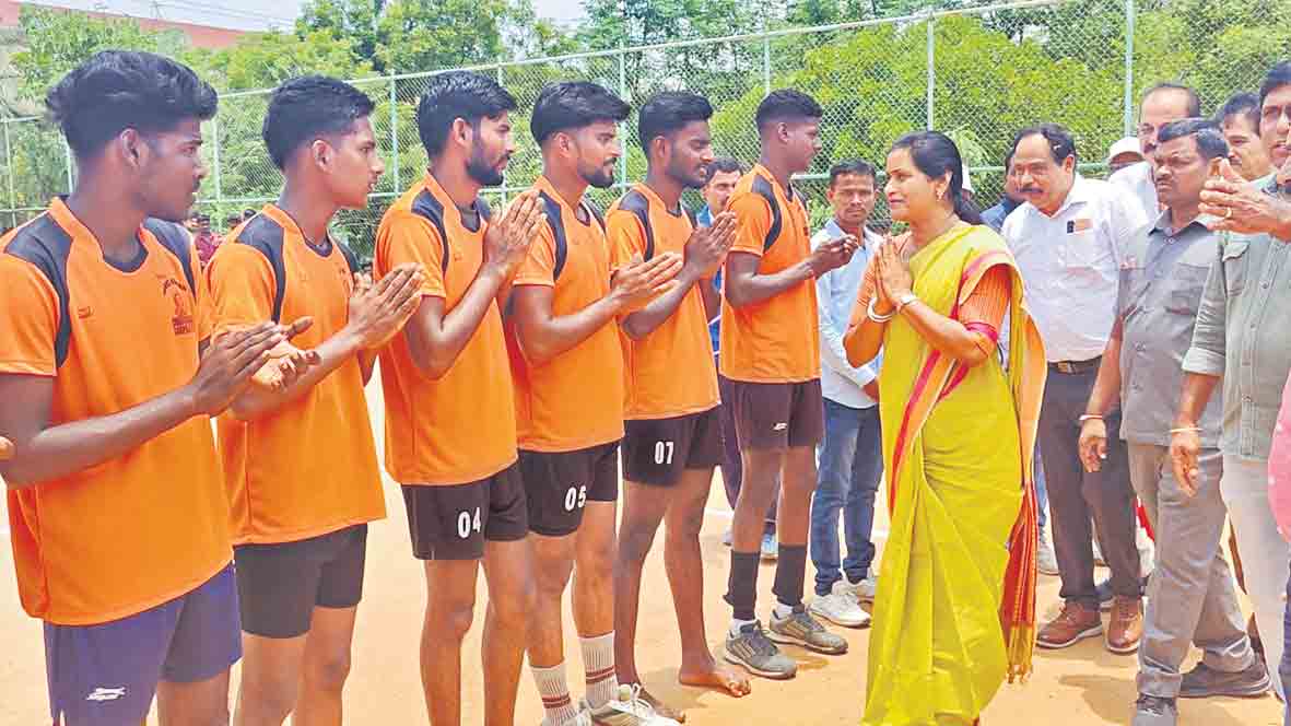 అట్ట‌హాసంగా జిల్లాస్ధాయి అట‌లు ఆరంభం