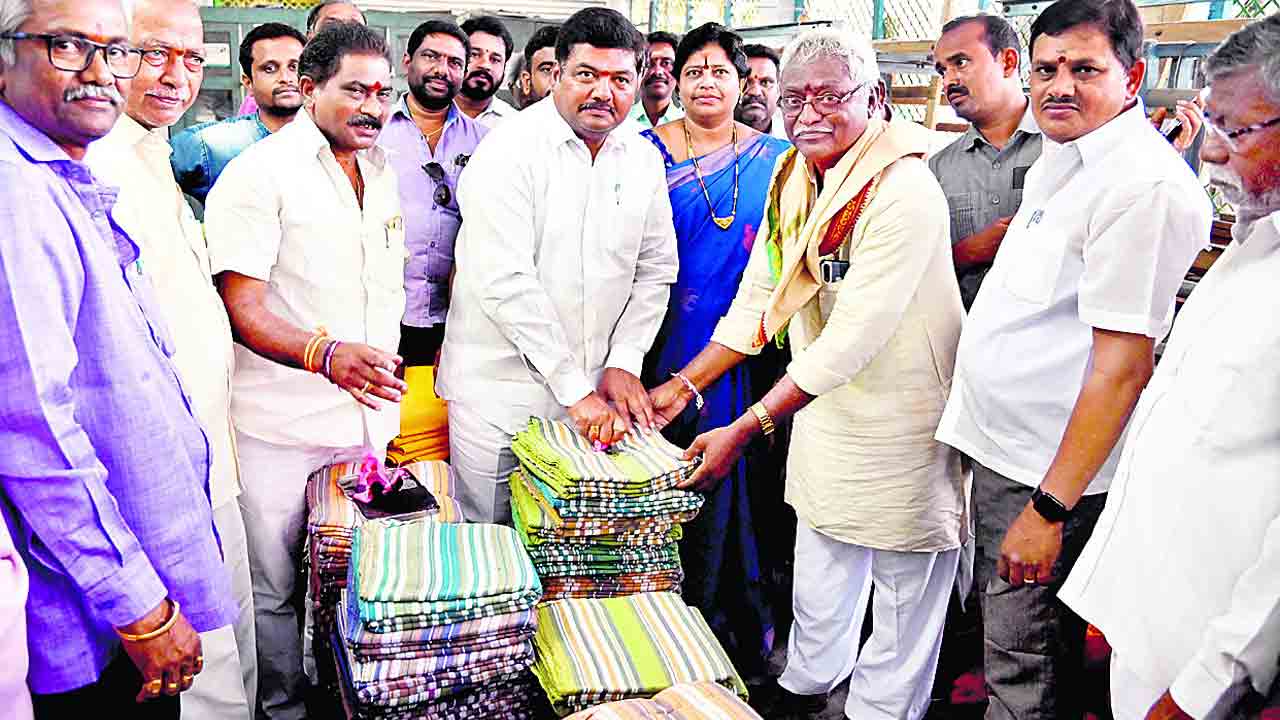 చేనేతల సమస్యలను మంత్రి కేటీఆర్‌ దృష్టికి తీసుకెళ్తా