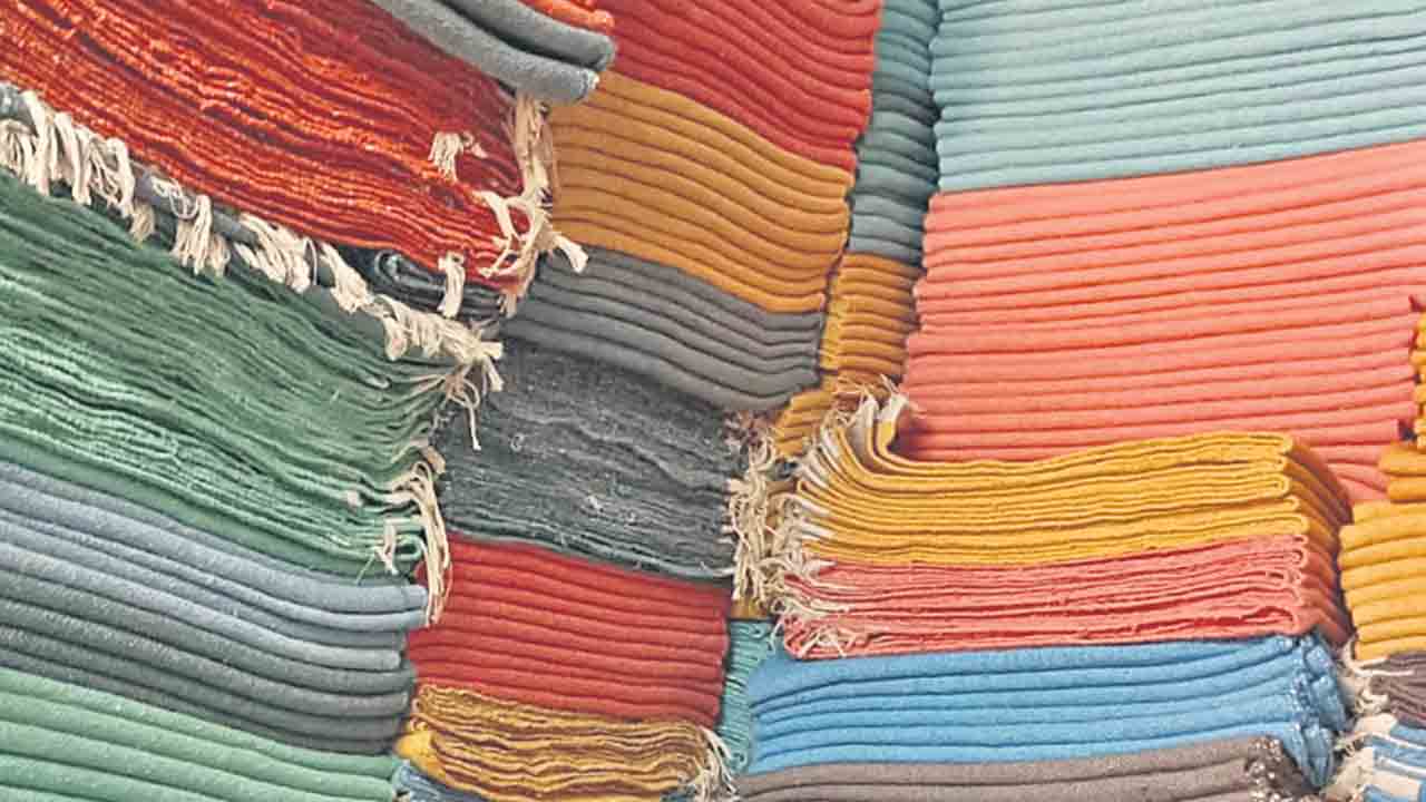 బకాయిల చెల్లింపులో ఆప్కో నిర్లక్ష్యం