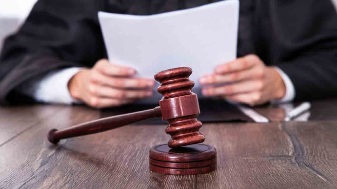భూ హక్కులను తేల్చాల్సింది సివిల్ కోర్టే