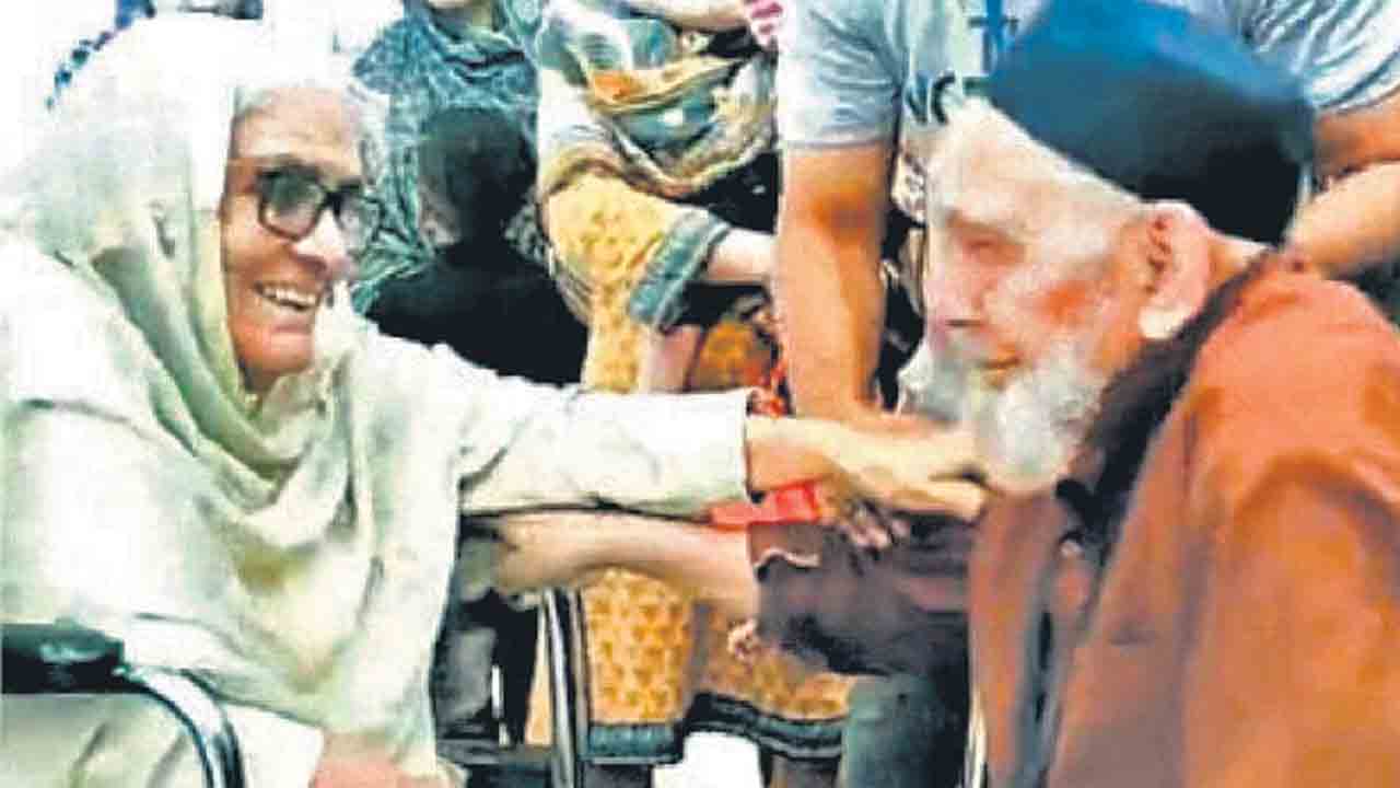 Mohinder kaur |  అక్క భారత్‌లో.. తమ్ముడు పాక్‌లో.. 75 ఏండ్ల తర్వాత కలిసి బంధం