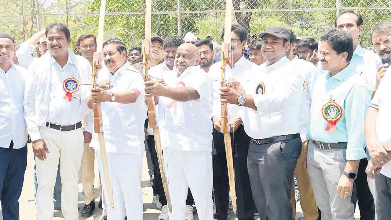 యువత క్రీడల్లో రాణించాలి..