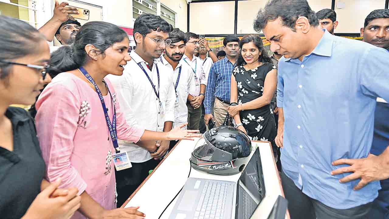 Minister KTR |  గవర్నెన్స్లో ఇన్నోవేషన్ రావాలి.. త్రీ ఐ నినాదంతో వెళ్తేనే దేశాభివృద్ధి సాధ్యం: మంత్రి కేటీఆర్