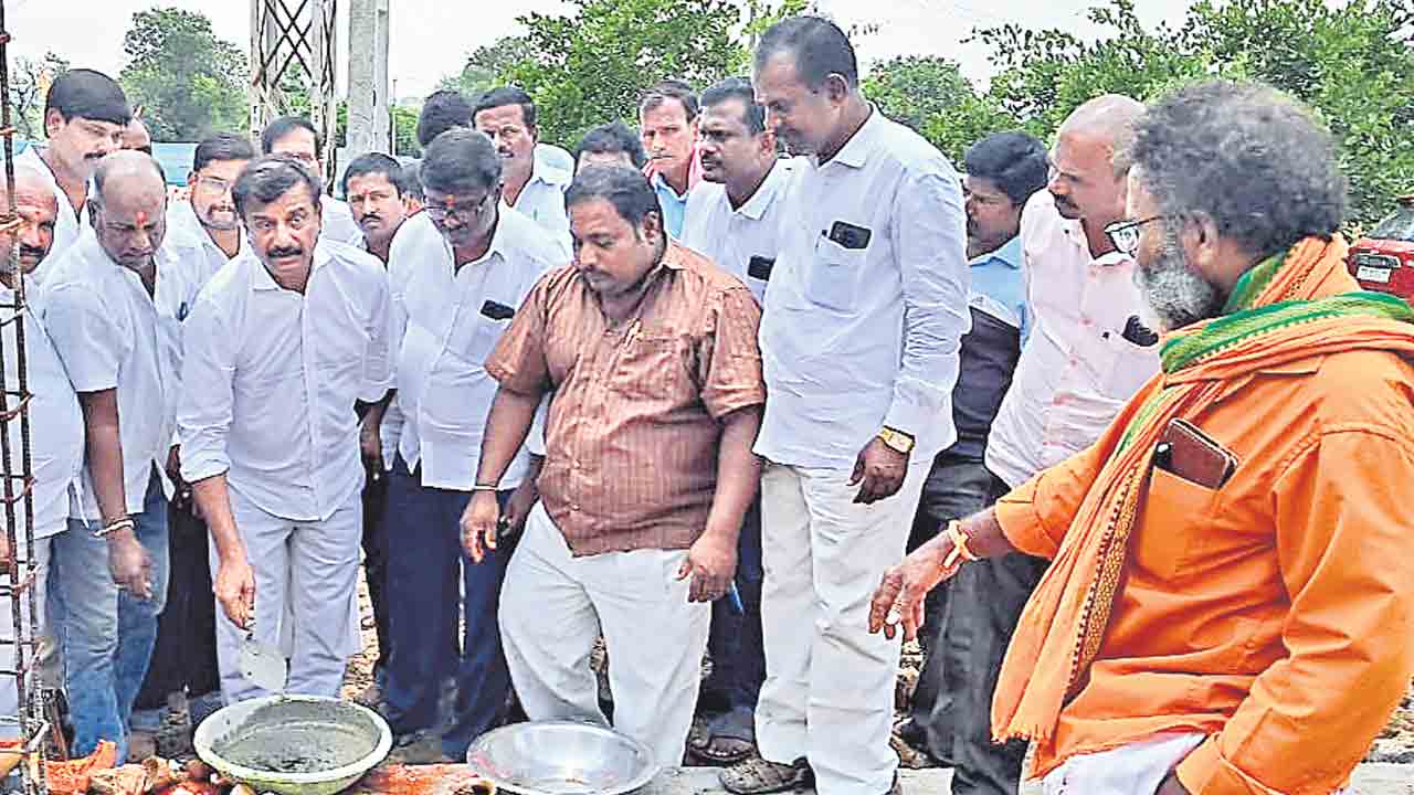 అన్ని వర్గాల అభివృద్ధికి కృషి