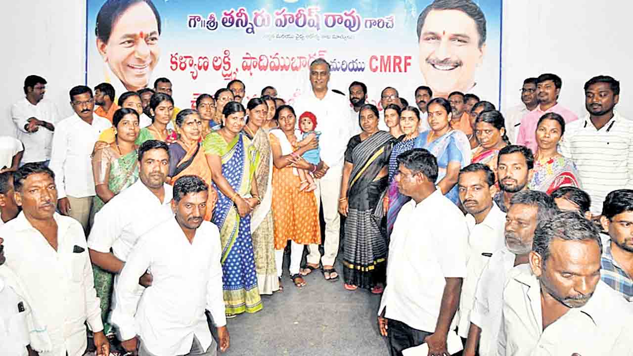 పనిచేసే ప్రభుత్వాన్ని ఆశీర్వదించాలి