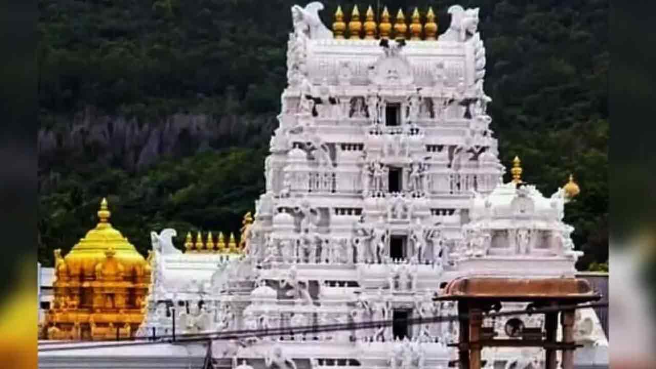 టీటీడీ పరకామణిలో చోరీ.. కాంట్రాక్ట్‌ ఉద్యోగి అరెస్టు