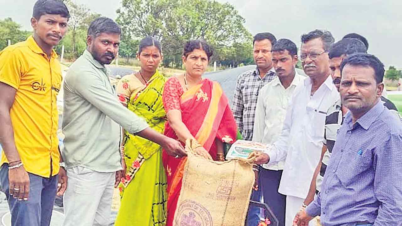 రైతులను ఆదుకుంటాం