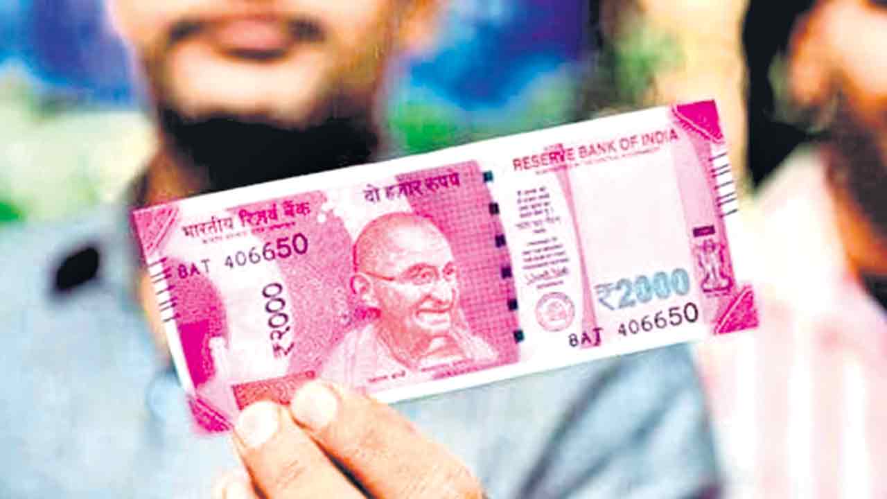 ఇదంతా నోటు చాటు బాగోతం!