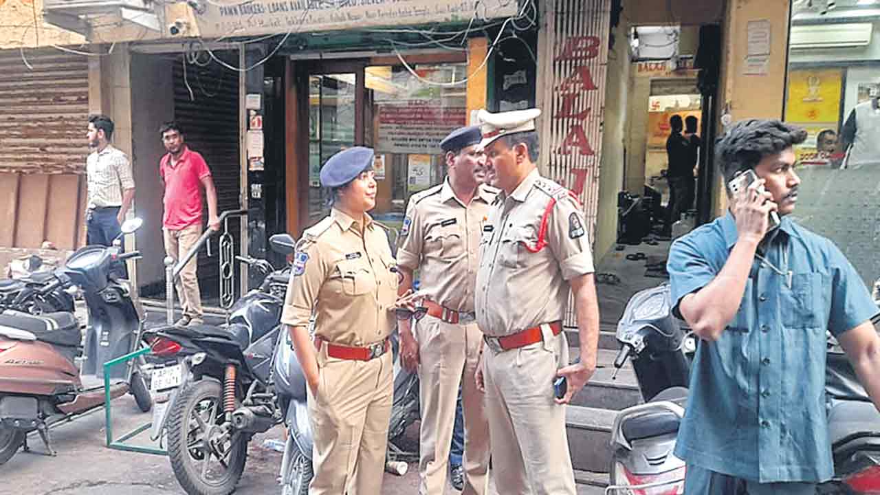 కూకట్‌పల్లి మీదుగా మహారాష్ట్రకు పరార్‌