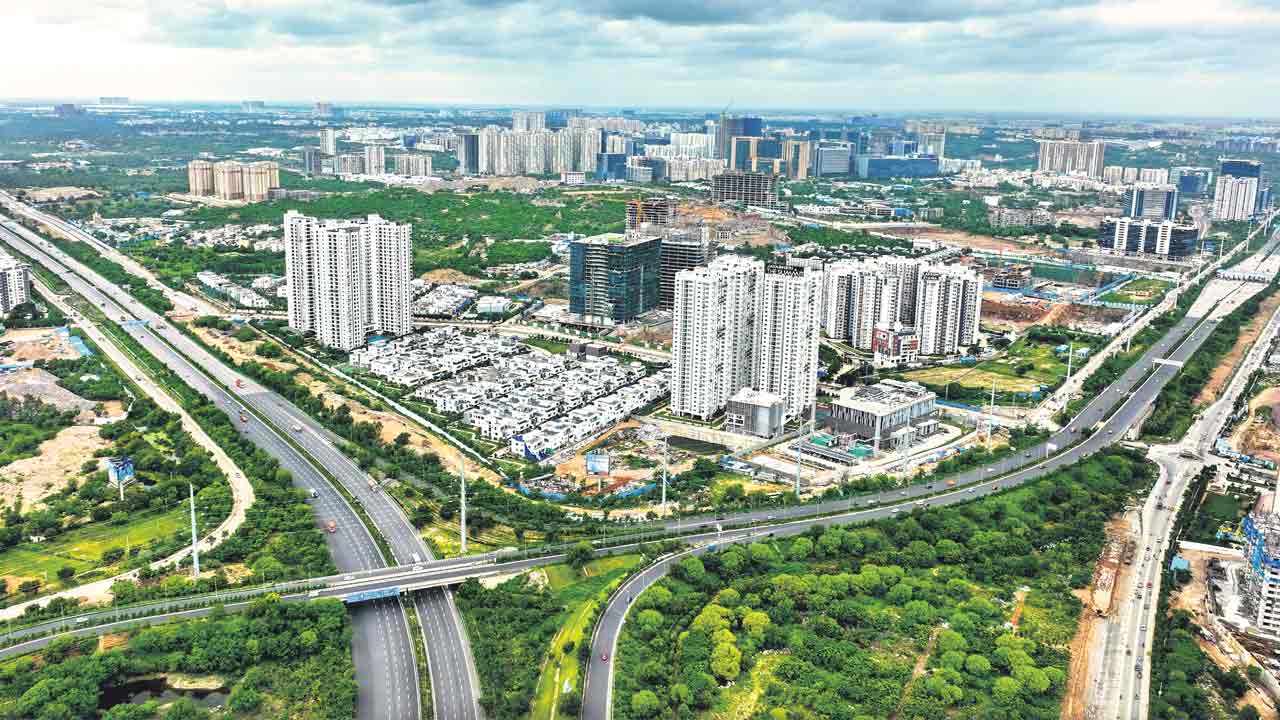 హైదరాబాద్‌ అభివృద్ధికి కేరాఫ్‌గా మారిన ఓఆర్‌ఆర్‌.. భారీ ప్రాజెక్టులతో హాట్‌ స్పాట్‌గా అవతరణ