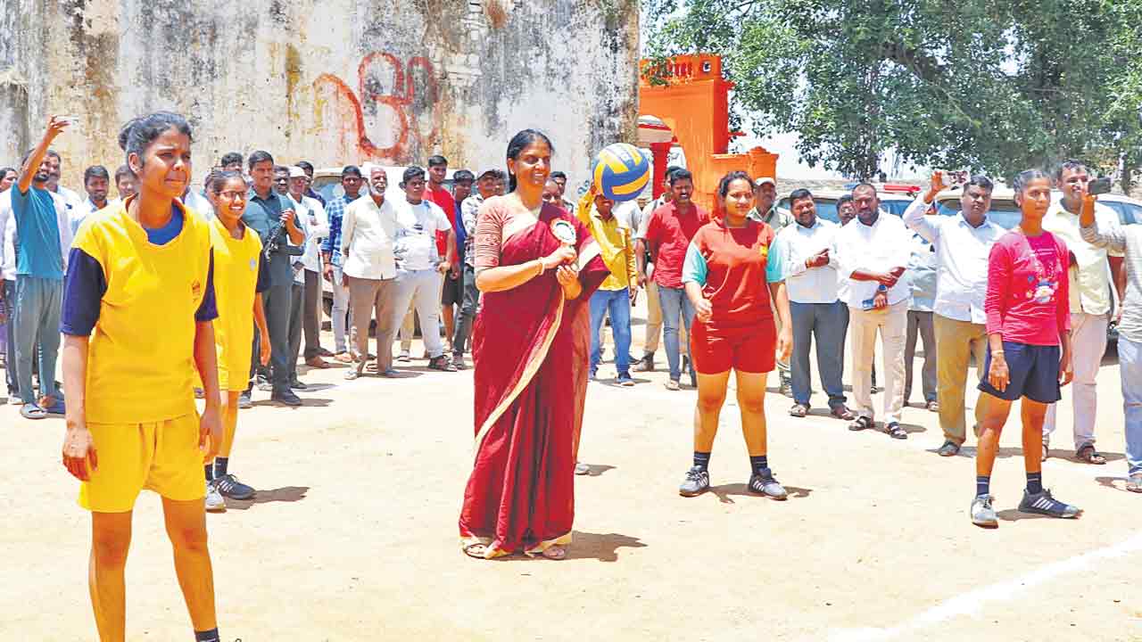 మహేశ్వరంలో క్రీడా మైదానం