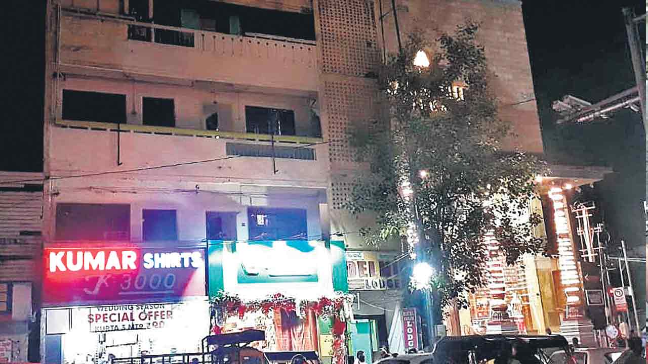 ఢిల్లీ లాడ్జిలో బస మూడు రోజుల రెక్కీ