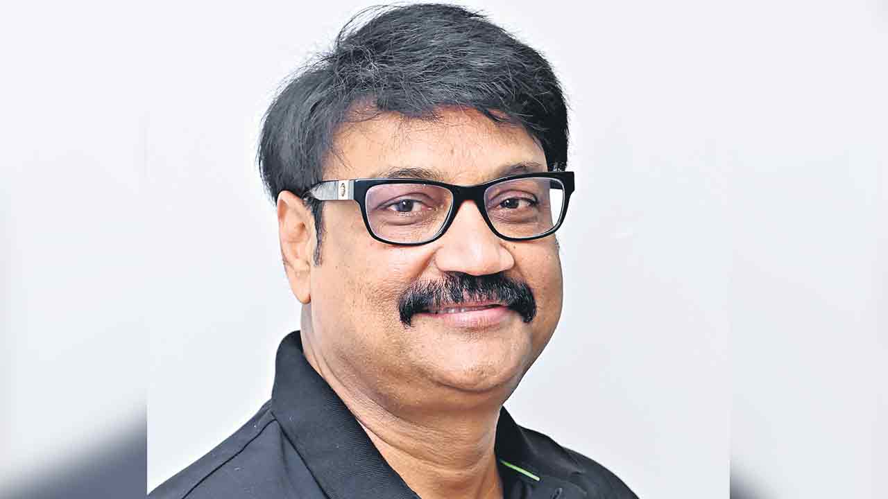 కథలోని మలుపులు ఆకట్టుకుంటాయి