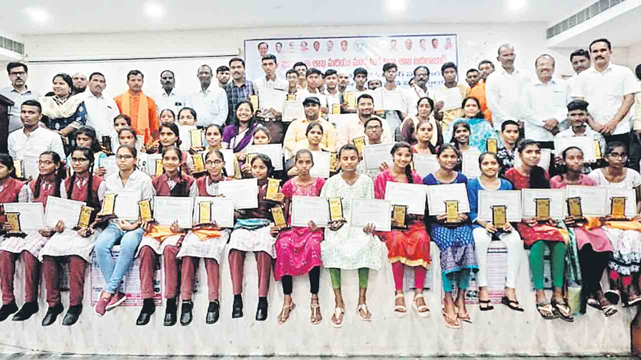 కష్టపడ్డారు.. సాధించారు..!