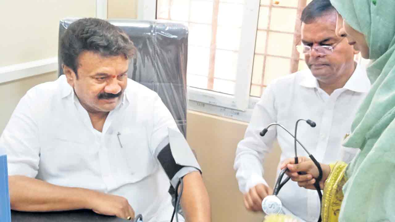 హైదరాబాద్‌ను హెల్త్‌హబ్‌గా తీర్చిదిద్దుతాం