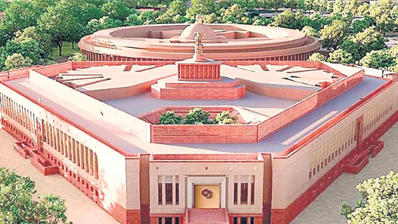 Parliament |  అడుగు పెట్టకముందే అపశృతి!