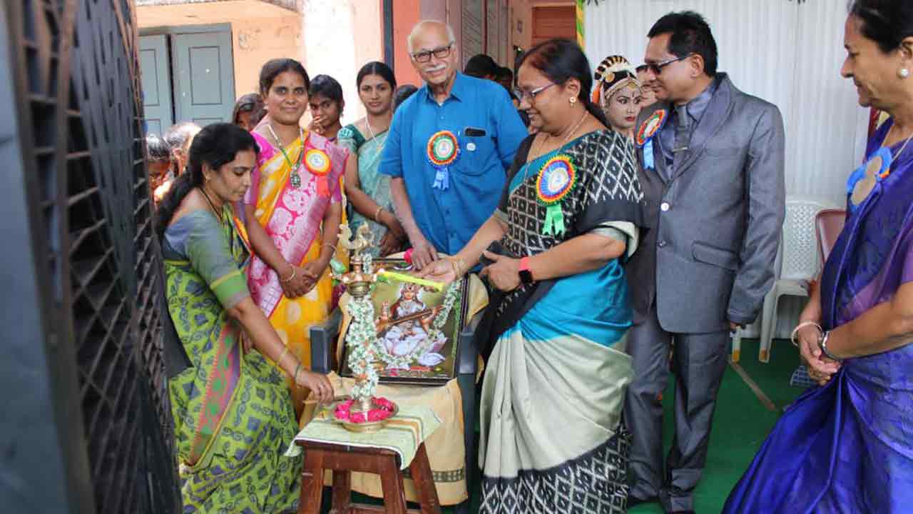 ఉన్నత లక్ష్యాలతో ముందుకు సాగాలి