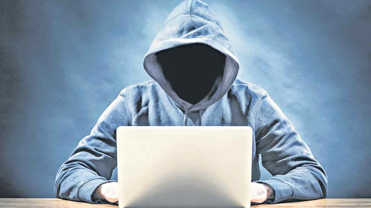Cyber crime |  పెట్రేగిపోతున్న ఆన్‌లైన్‌ మోసగాళ్లు.. బలవుతున్న సామాన్యులు, అమాయకులు