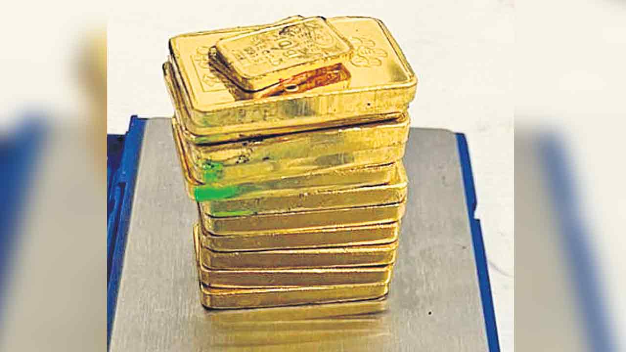 ఎయిర్‌పోర్టులో భారీగా బంగారం పట్టివేత