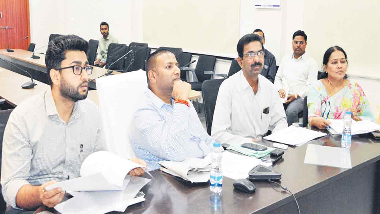 నకిలీ విత్తనాలను అరికట్టాలి