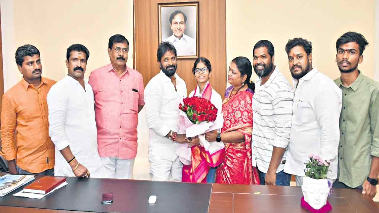 మెగా జాబ్‌మేళా పోస్టర్‌ ఆవిష్కరణ