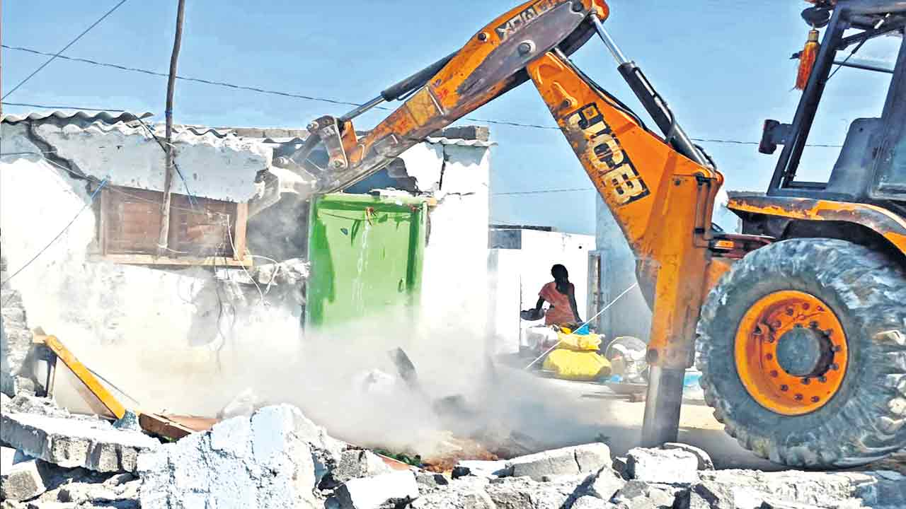 అక్రమాలు నేలమట్టం