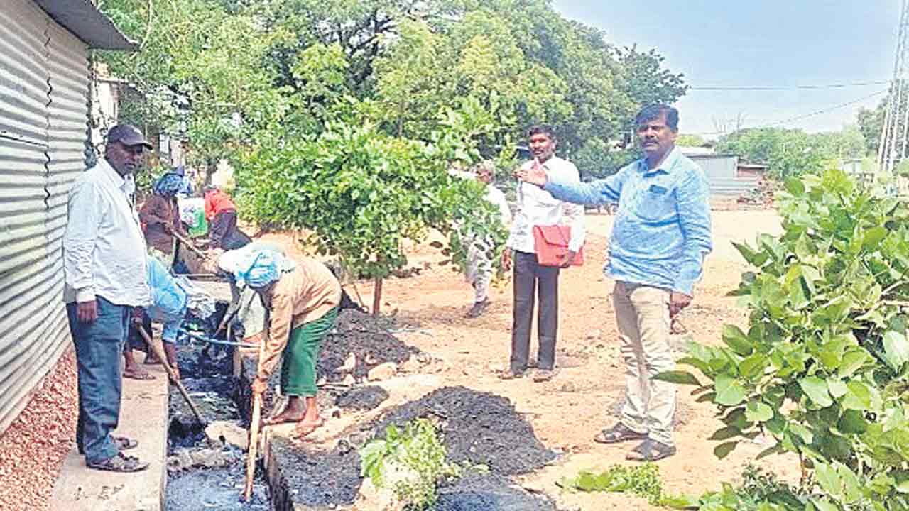 గ్రామాల్లో పరిశుభ్రత పనులు