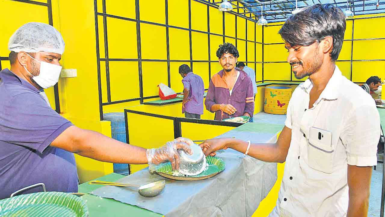 పదేండ్లు.. 10.52 కోట్లు.. దేశంలోనే అతిపెద్ద పథకంగా నిలిచిన పేదల అక్షయపాత్ర