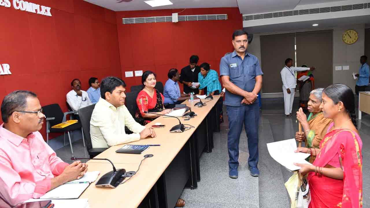 ప్రజాసమస్యలను పెండింగ్‌లో ఉంచొద్దు