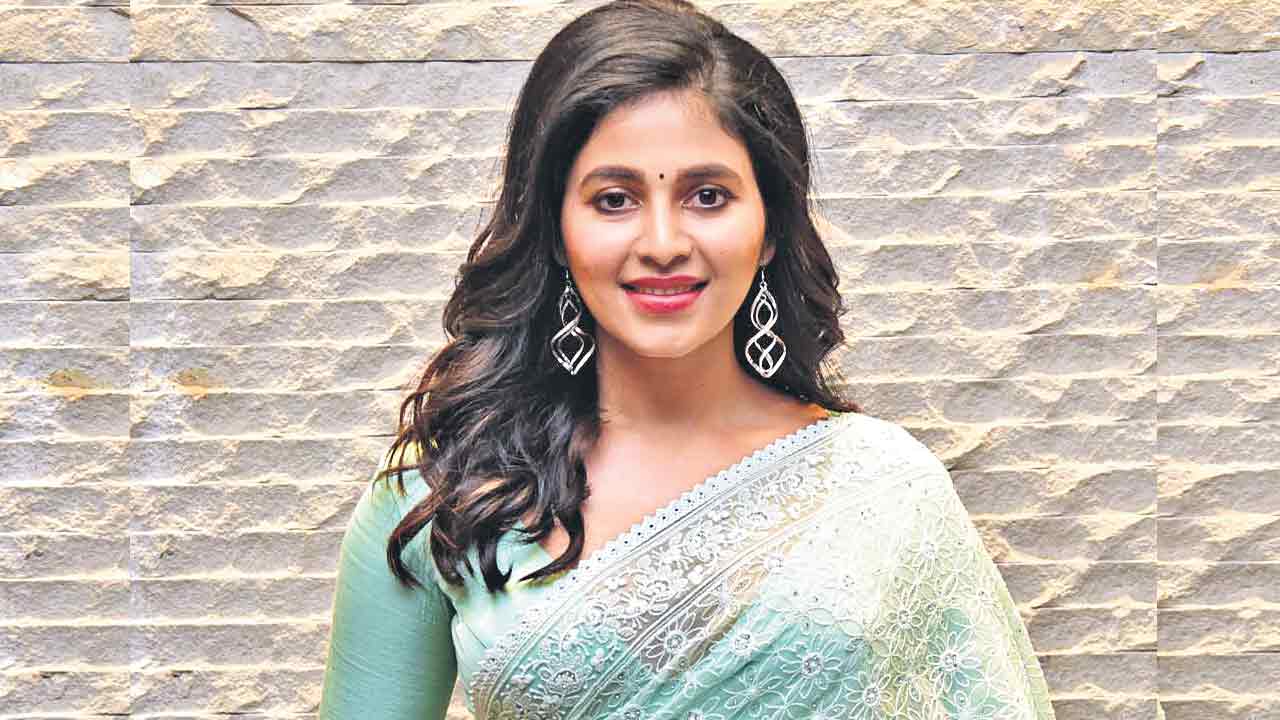 అంజలి హాఫ్‌ సెంచరీ